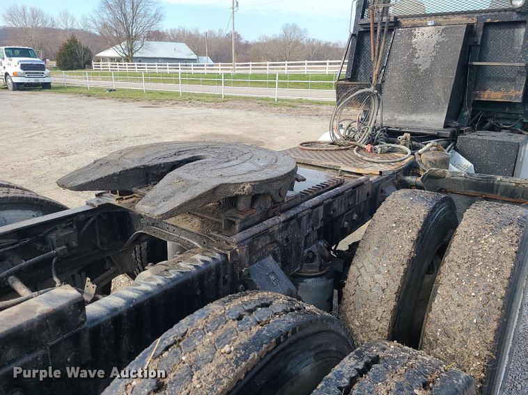 image for item LI9021 1990 Ford LT9000  semi truck