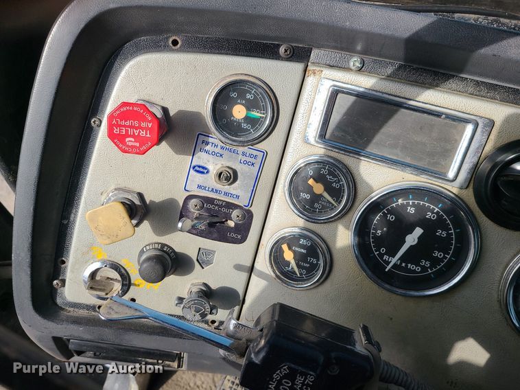 image for item LI9021 1990 Ford LT9000  semi truck