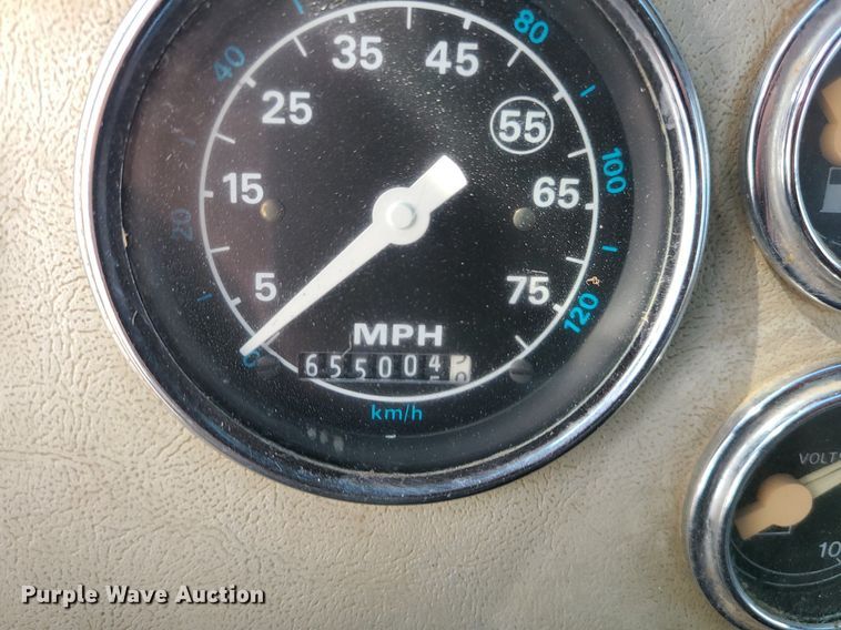 image for item LI9021 1990 Ford LT9000  semi truck