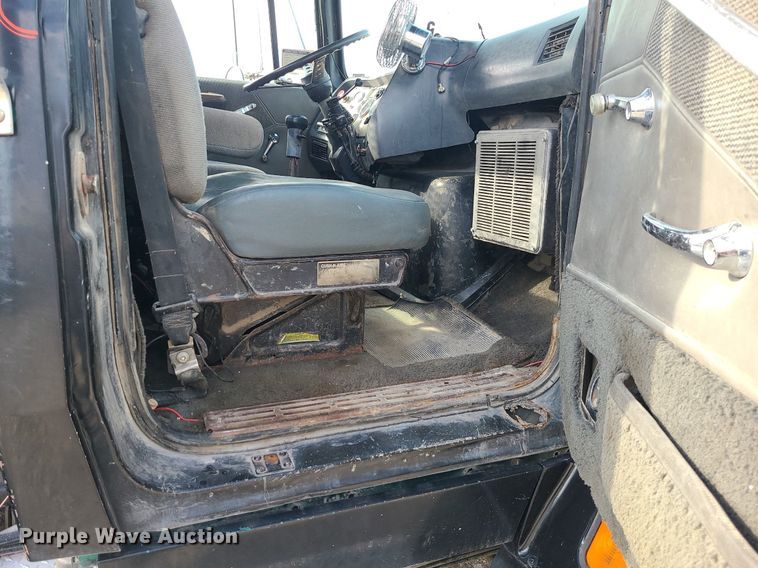 image for item LI9021 1990 Ford LT9000  semi truck