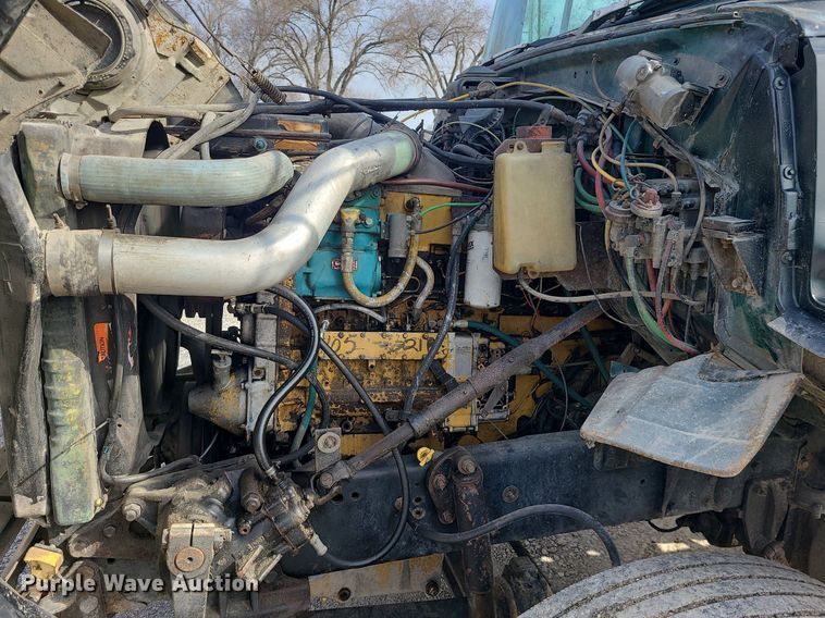 image for item LI9021 1990 Ford LT9000  semi truck