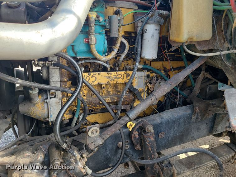 image for item LI9021 1990 Ford LT9000  semi truck