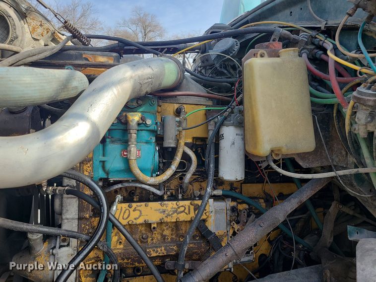 image for item LI9021 1990 Ford LT9000  semi truck