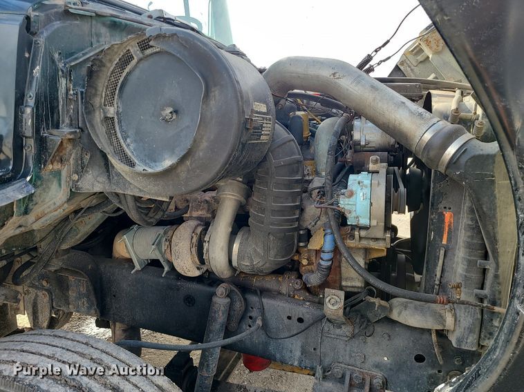 image for item LI9021 1990 Ford LT9000  semi truck