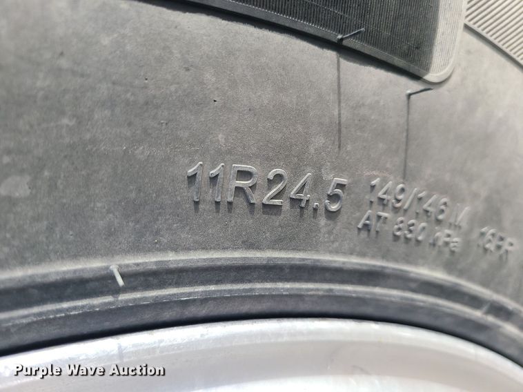 image for item LI9021 1990 Ford LT9000  semi truck