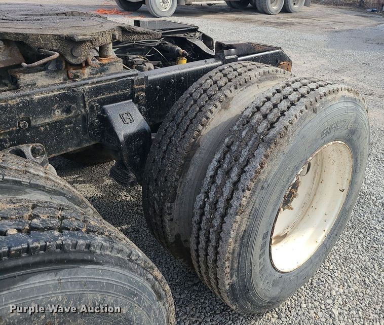 image for item LI9021 1990 Ford LT9000  semi truck