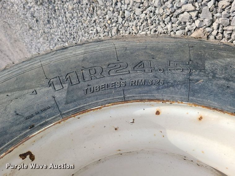 image for item LI9021 1990 Ford LT9000  semi truck