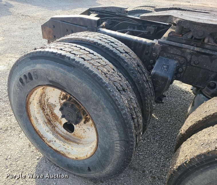 image for item LI9021 1990 Ford LT9000  semi truck