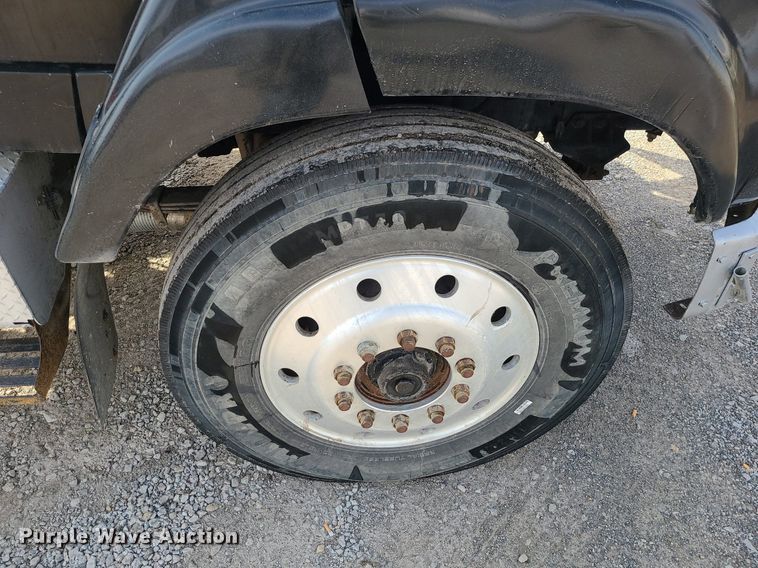 image for item LI9021 1990 Ford LT9000  semi truck