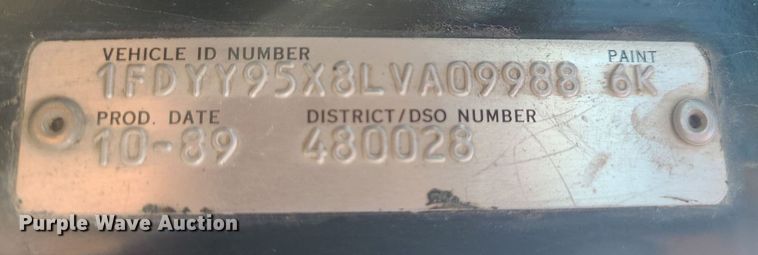 image for item LI9021 1990 Ford LT9000  semi truck