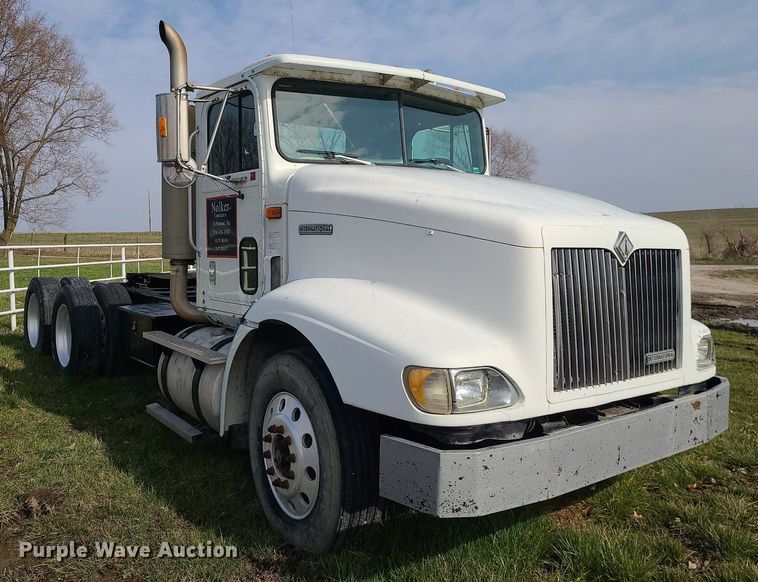 image for item LI9023 1999 International 9200  semi truck