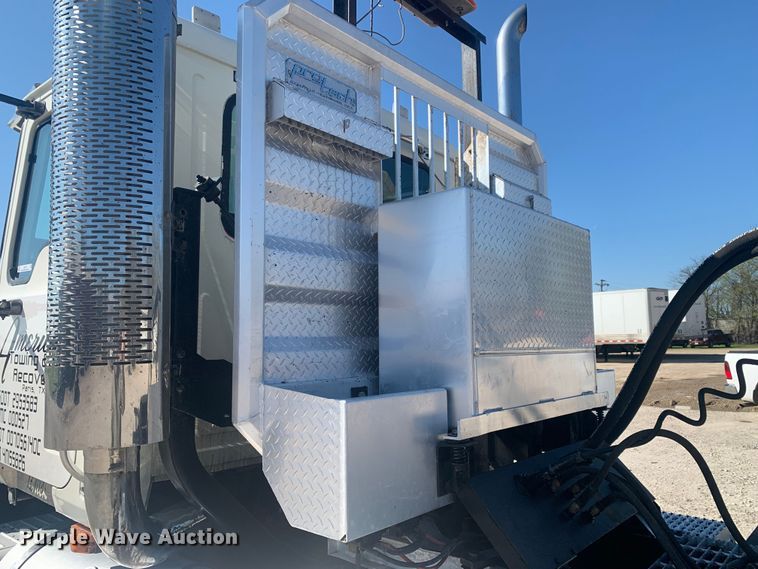 image for item LI9114 2004 Mack CH613  semi truck