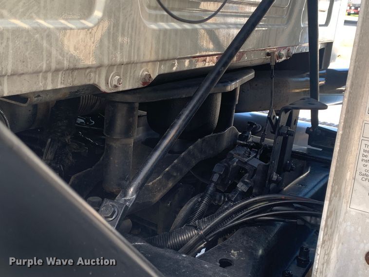 image for item LI9114 2004 Mack CH613  semi truck