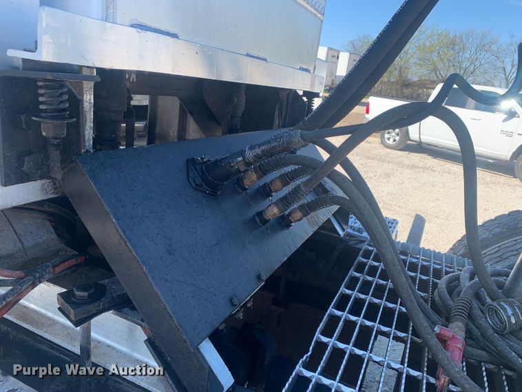 image for item LI9114 2004 Mack CH613  semi truck