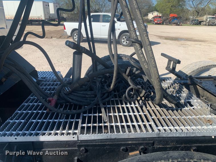 image for item LI9114 2004 Mack CH613  semi truck