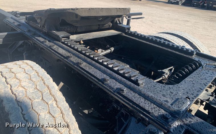 image for item LI9114 2004 Mack CH613  semi truck