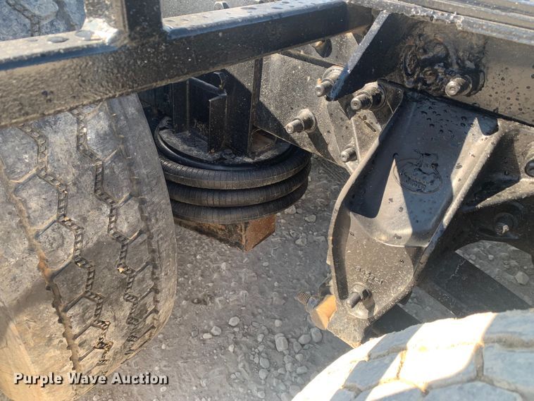 image for item LI9114 2004 Mack CH613  semi truck