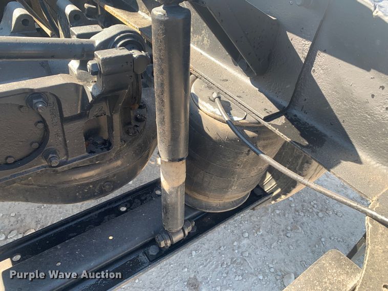 image for item LI9114 2004 Mack CH613  semi truck