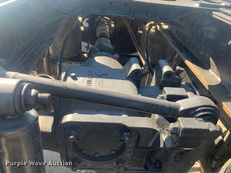 image for item LI9114 2004 Mack CH613  semi truck