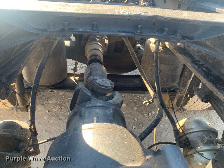 image for item LI9114 2004 Mack CH613  semi truck