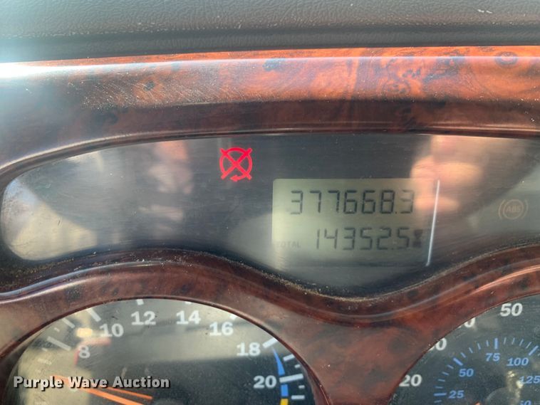 image for item LI9114 2004 Mack CH613  semi truck