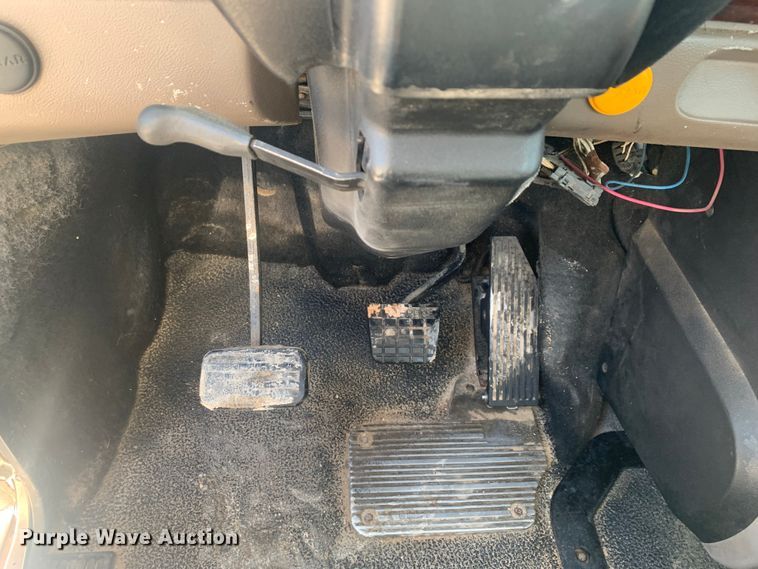 image for item LI9114 2004 Mack CH613  semi truck