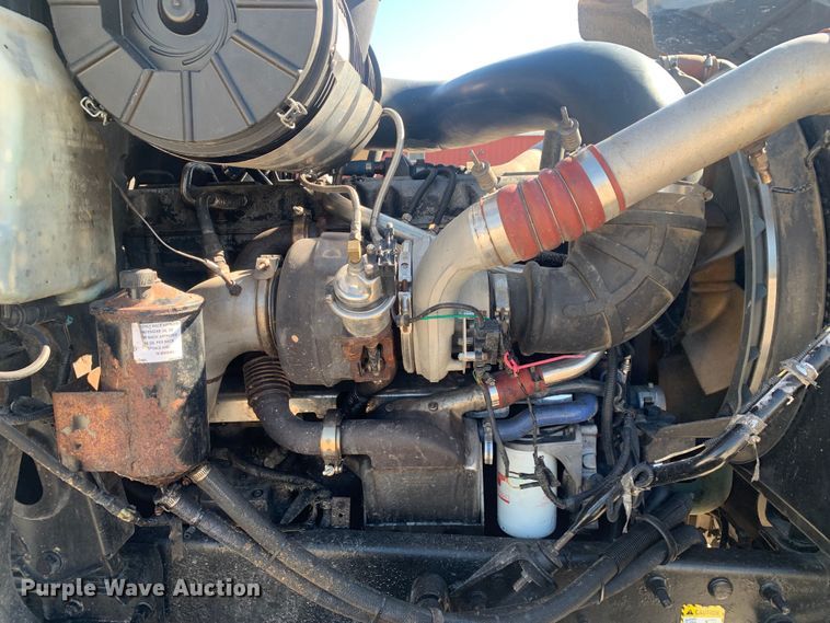 image for item LI9114 2004 Mack CH613  semi truck