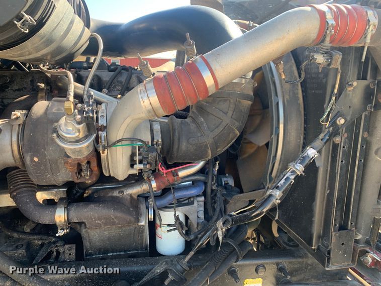 image for item LI9114 2004 Mack CH613  semi truck