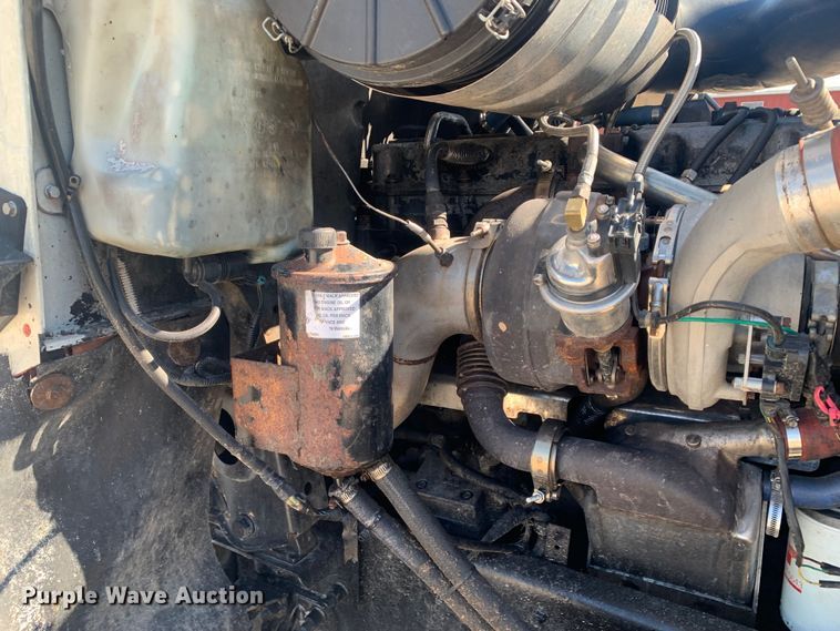 image for item LI9114 2004 Mack CH613  semi truck