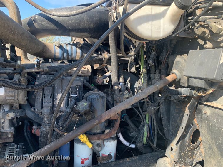 image for item LI9114 2004 Mack CH613  semi truck