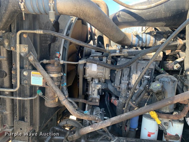 image for item LI9114 2004 Mack CH613  semi truck