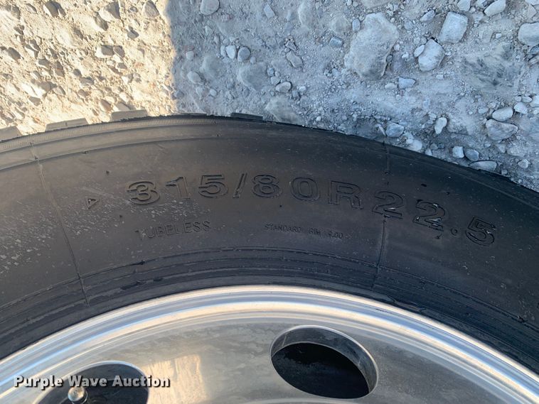 image for item LI9114 2004 Mack CH613  semi truck