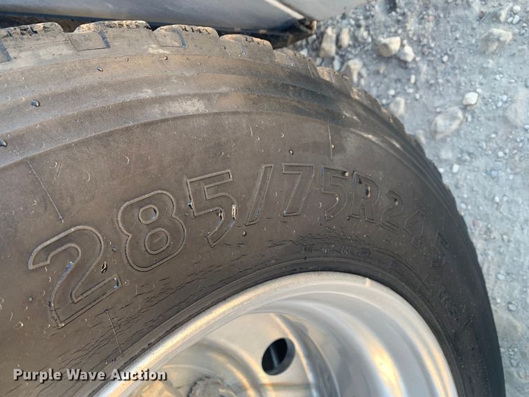 image for item LI9114 2004 Mack CH613  semi truck