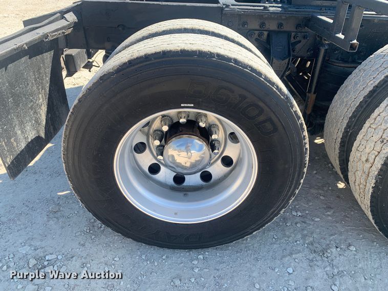 image for item LI9114 2004 Mack CH613  semi truck