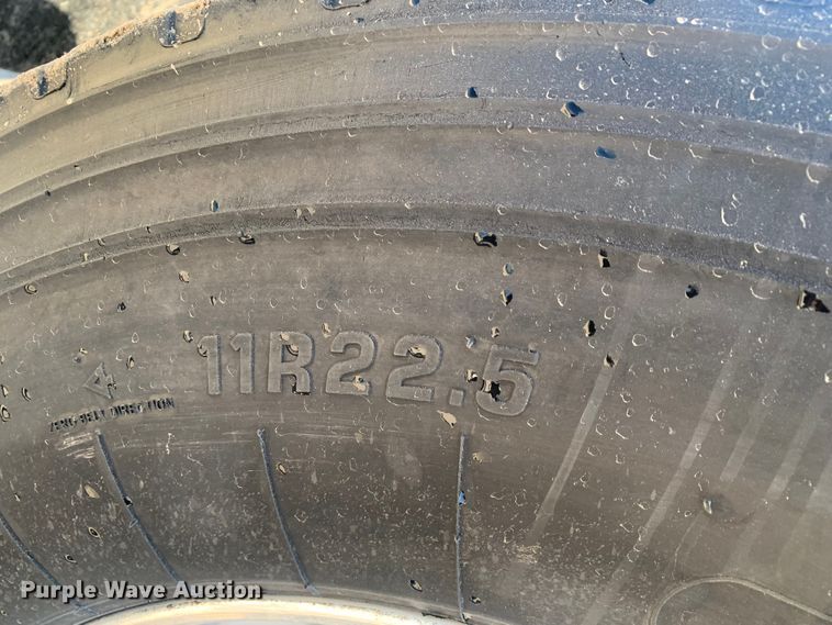 image for item LI9114 2004 Mack CH613  semi truck