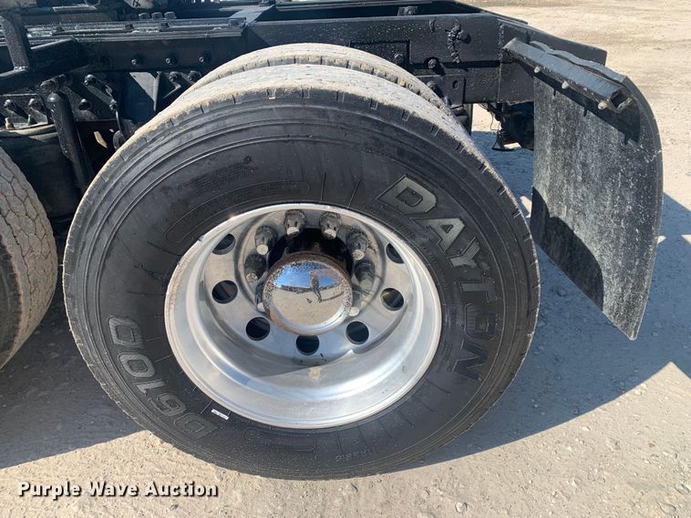 image for item LI9114 2004 Mack CH613  semi truck