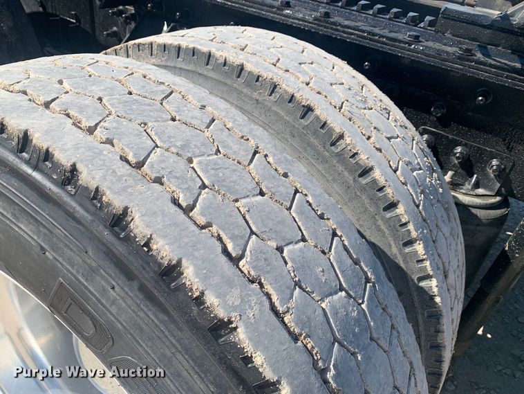 image for item LI9114 2004 Mack CH613  semi truck