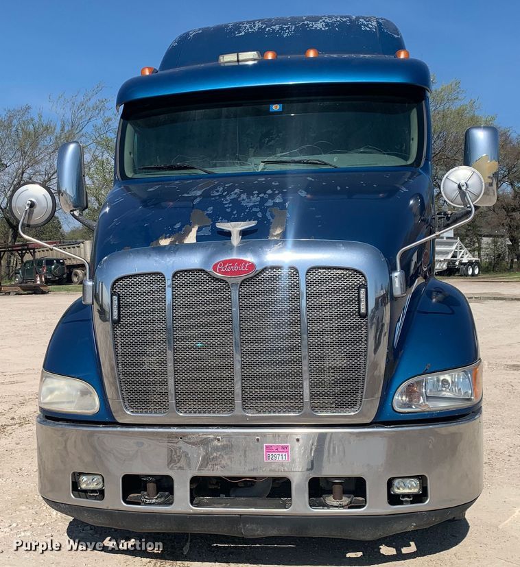 image for item LI9115 2007 Peterbilt 387  semi truck