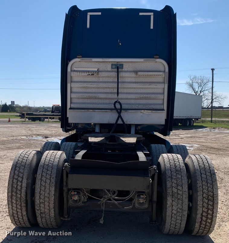 image for item LI9115 2007 Peterbilt 387  semi truck