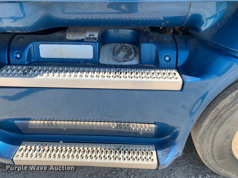 image for item LI9115 2007 Peterbilt 387  semi truck