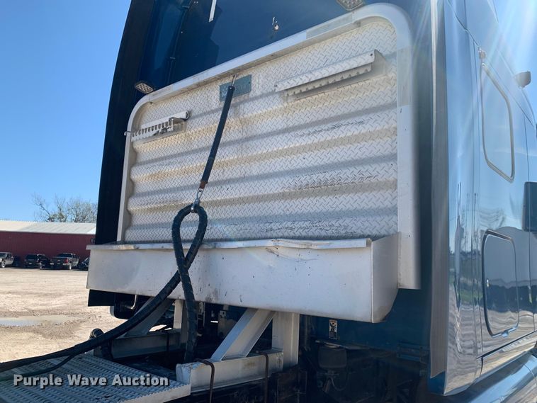 image for item LI9115 2007 Peterbilt 387  semi truck