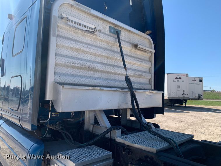 image for item LI9115 2007 Peterbilt 387  semi truck