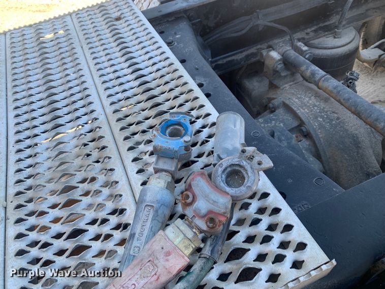 image for item LI9115 2007 Peterbilt 387  semi truck