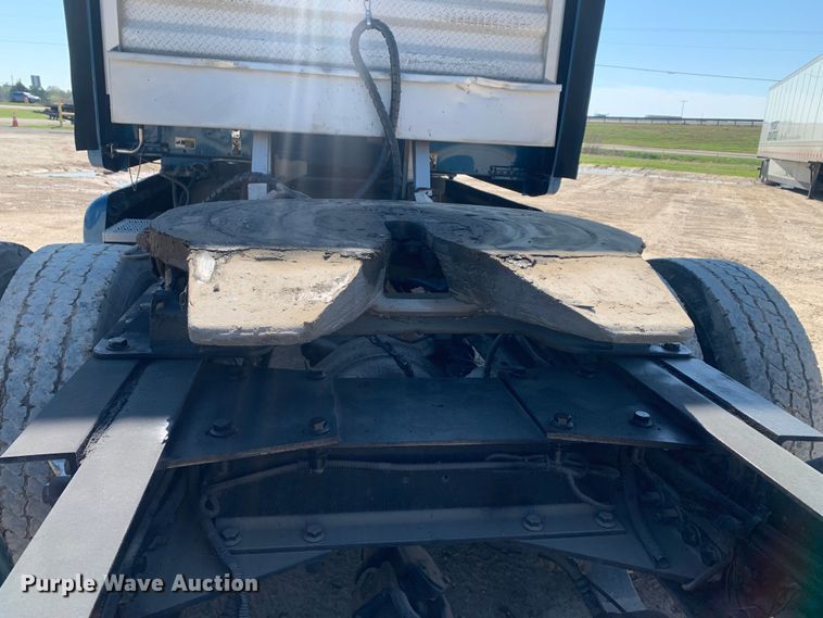 image for item LI9115 2007 Peterbilt 387  semi truck