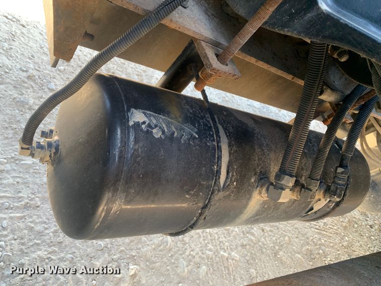 image for item LI9115 2007 Peterbilt 387  semi truck