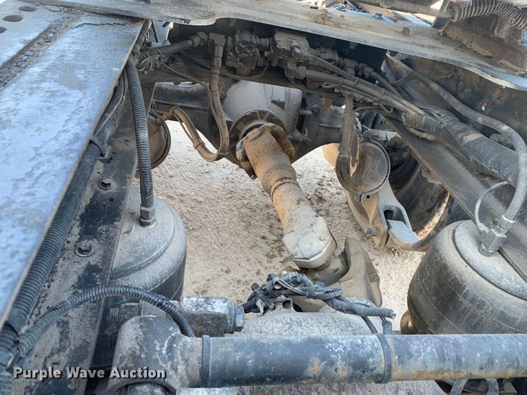 image for item LI9115 2007 Peterbilt 387  semi truck