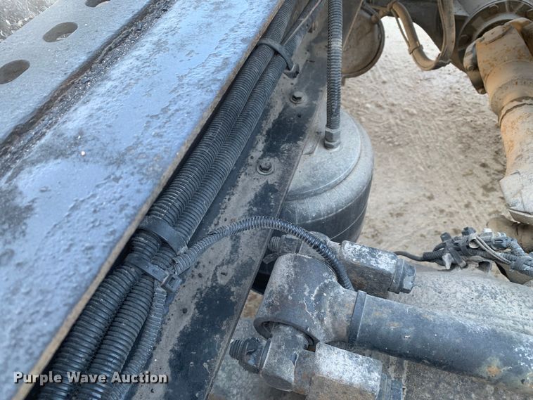 image for item LI9115 2007 Peterbilt 387  semi truck