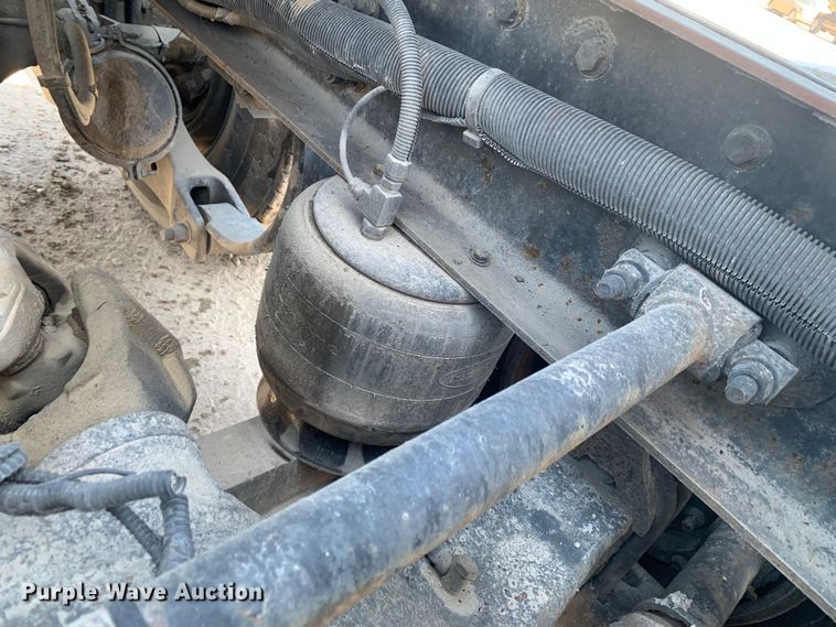 image for item LI9115 2007 Peterbilt 387  semi truck