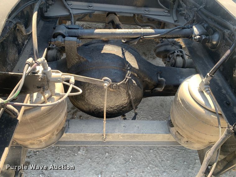 image for item LI9115 2007 Peterbilt 387  semi truck