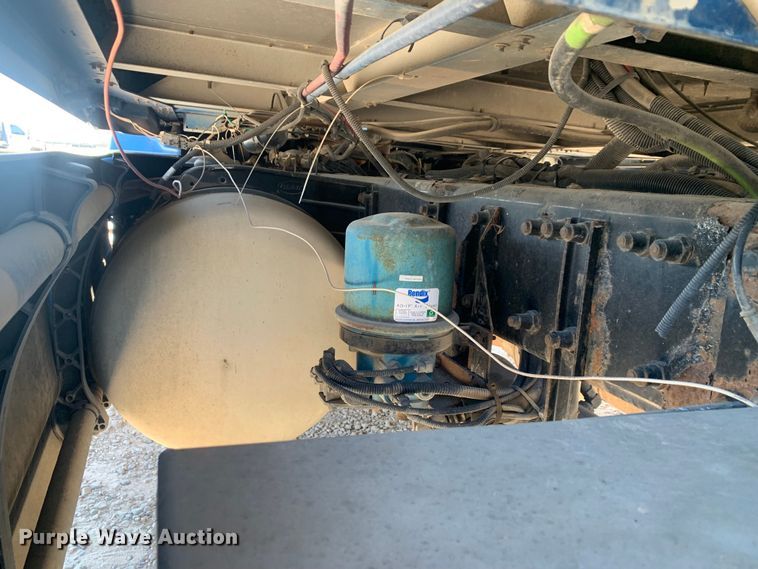 image for item LI9115 2007 Peterbilt 387  semi truck